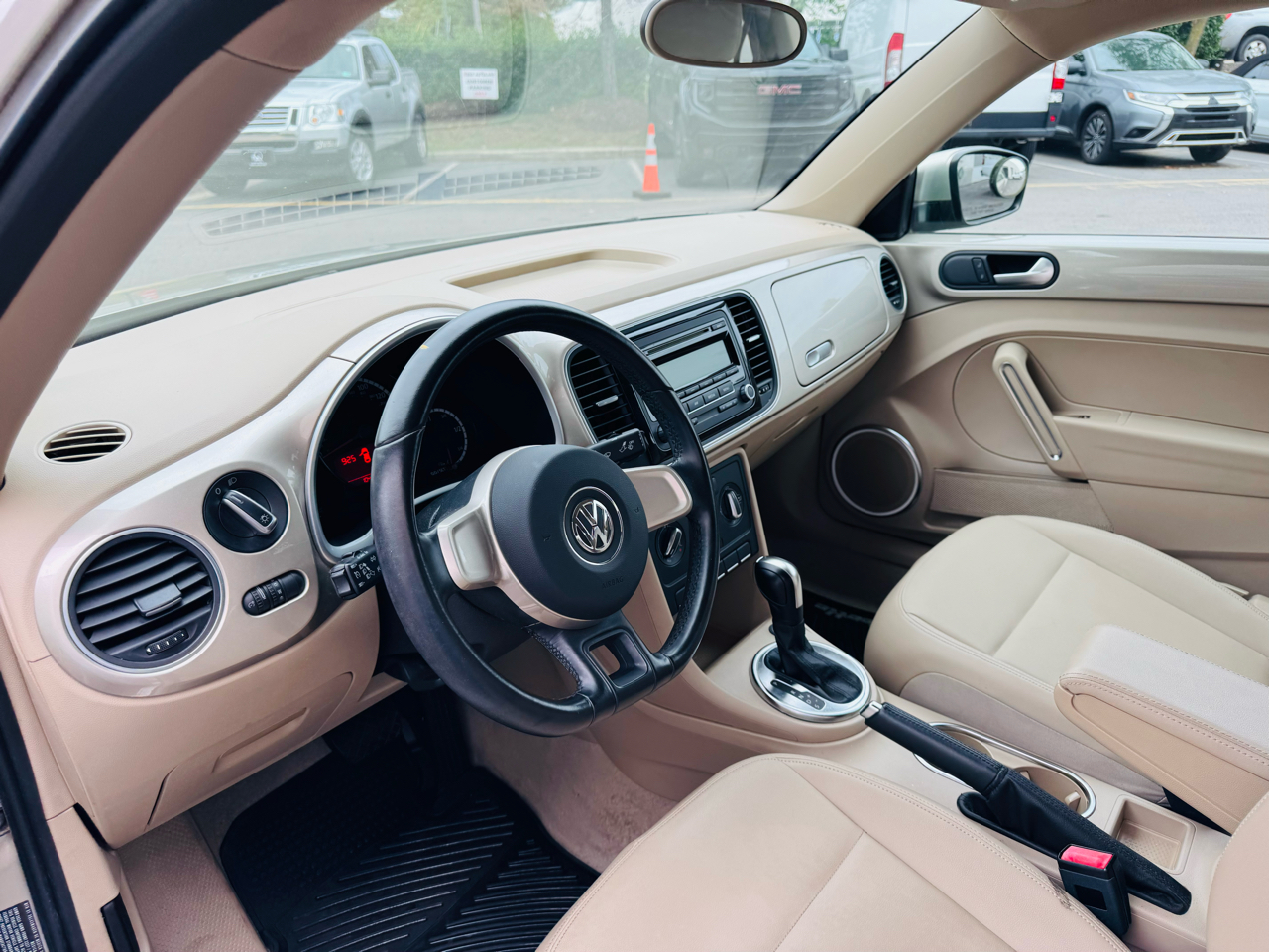2013 Volkswagen Beetle 2.5L photo 11
