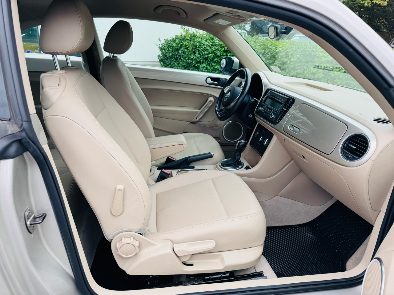 2013 Volkswagen Beetle 2.5L photo 16