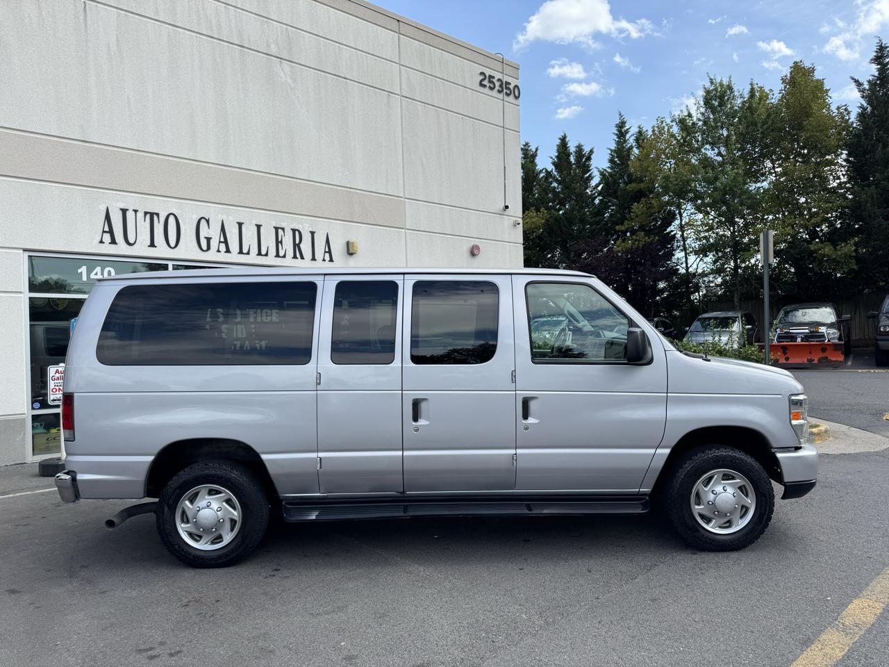 Ford Econoline E-350 XL Super Duty 2013
