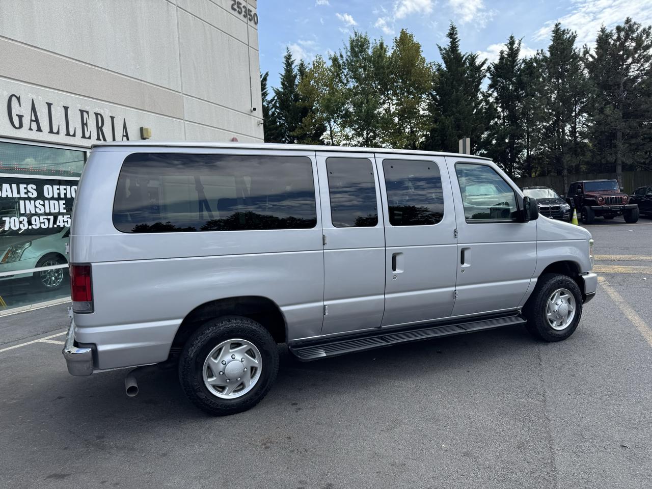 Ford Econoline E-350 XL Super Duty 2013