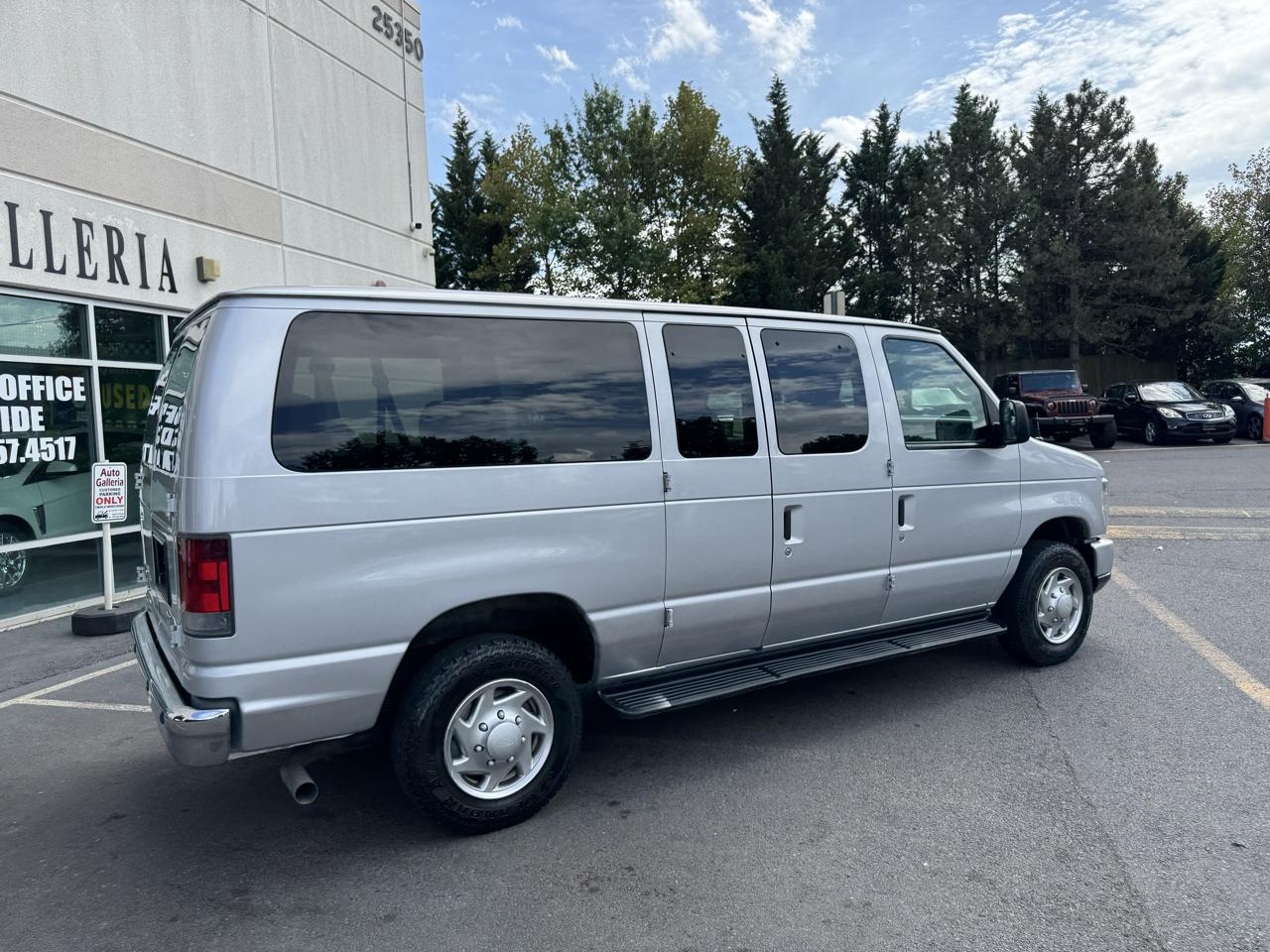 Ford Econoline E-350 XL Super Duty 2013