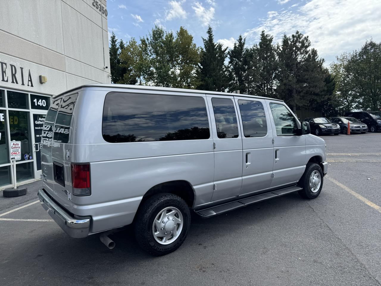 Ford Econoline E-350 XL Super Duty 2013