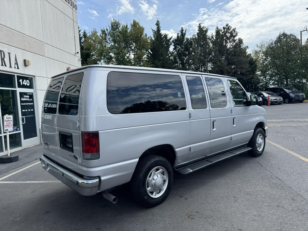 Ford Econoline E-350 XL Super Duty 2013