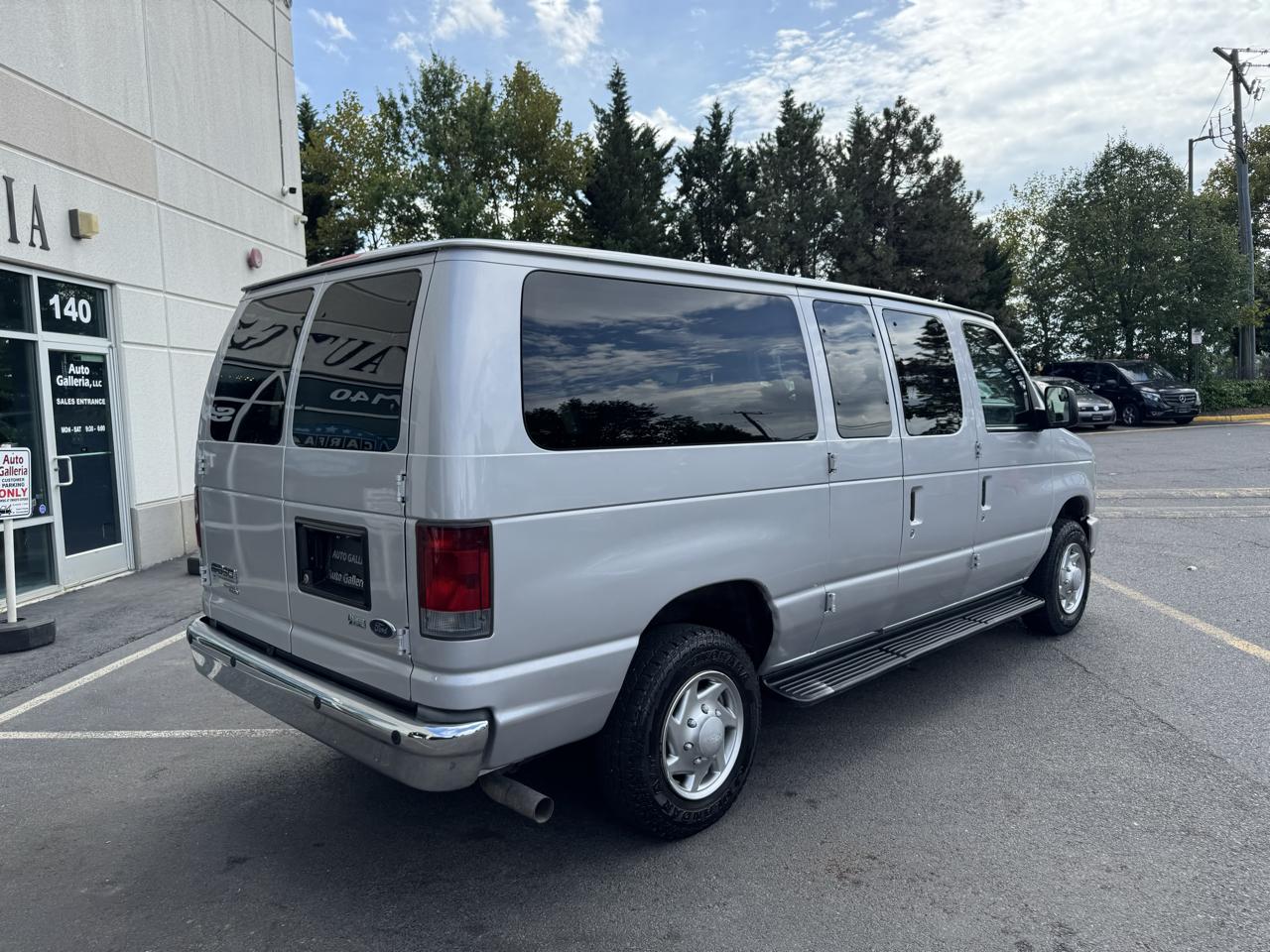 Ford Econoline E-350 XL Super Duty 2013