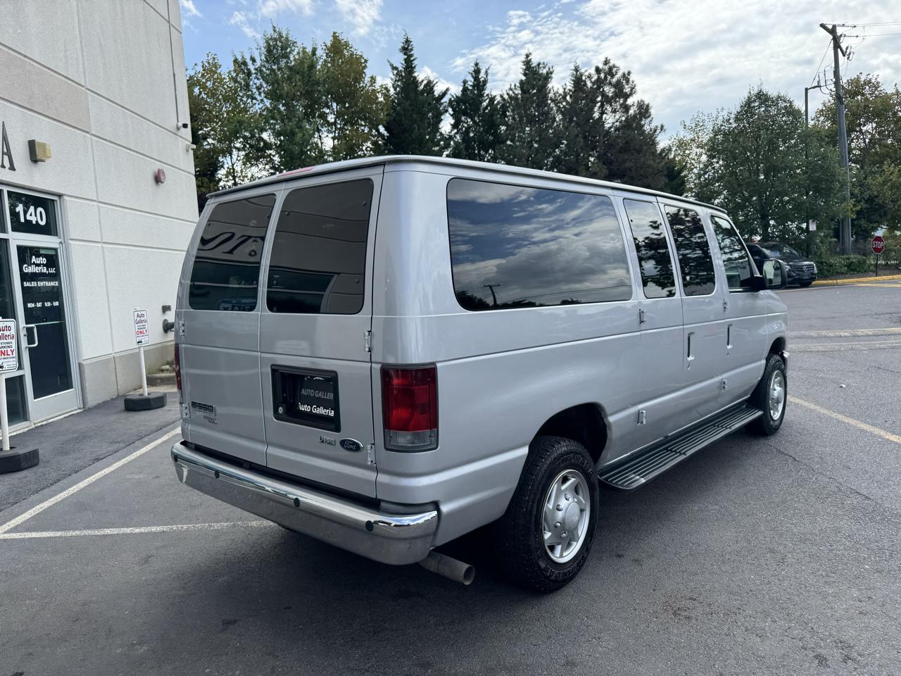 Ford Econoline E-350 XL Super Duty 2013