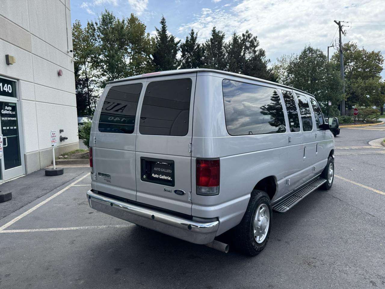 Ford Econoline E-350 XL Super Duty 2013