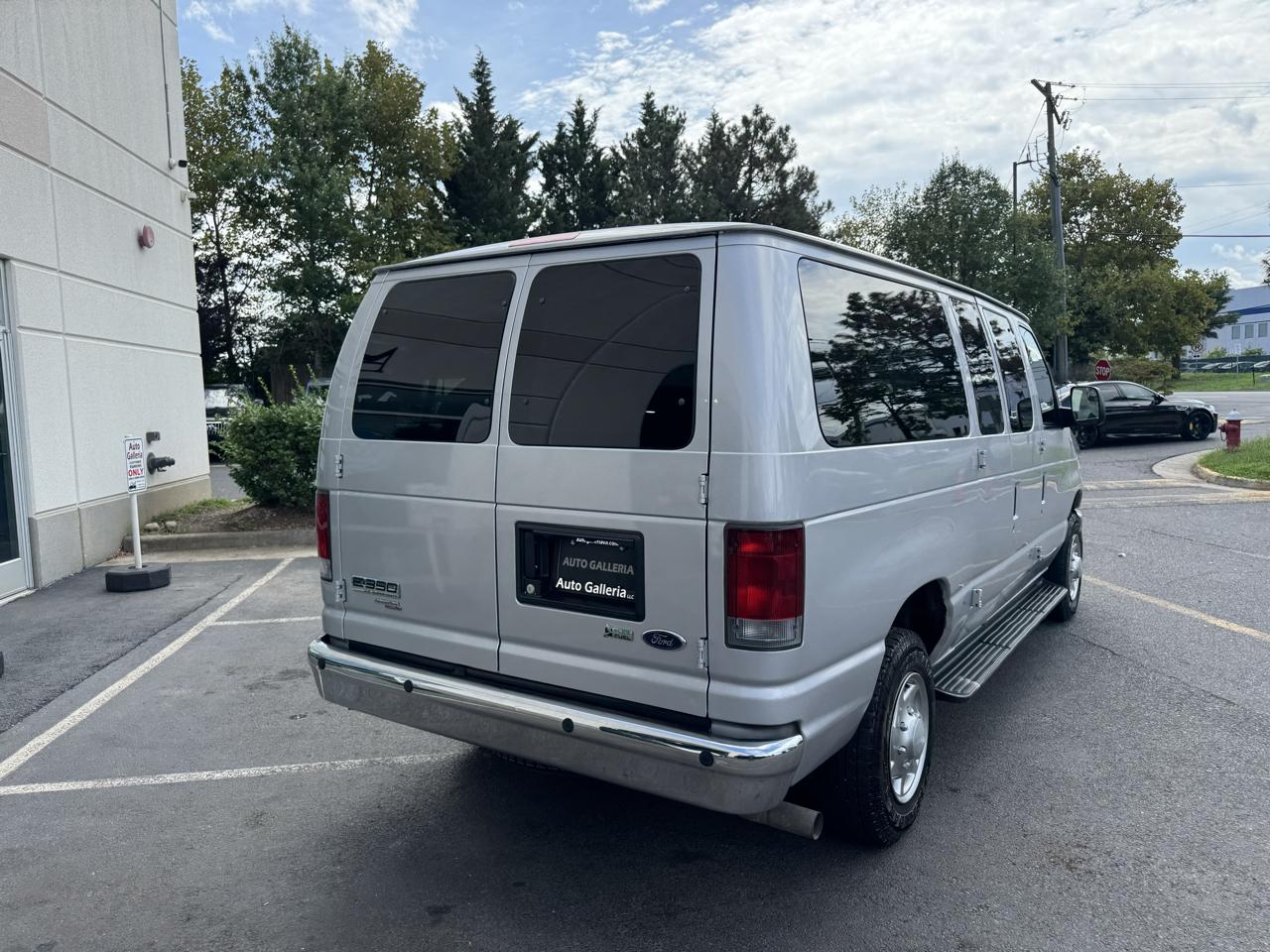 Ford Econoline E-350 XL Super Duty 2013
