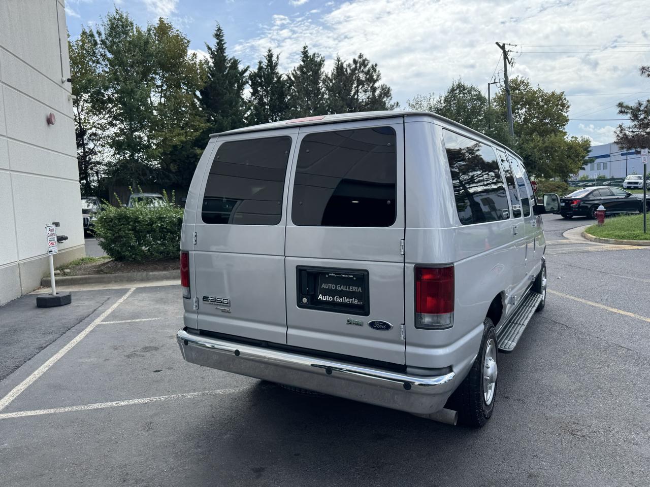 Ford Econoline E-350 XL Super Duty 2013