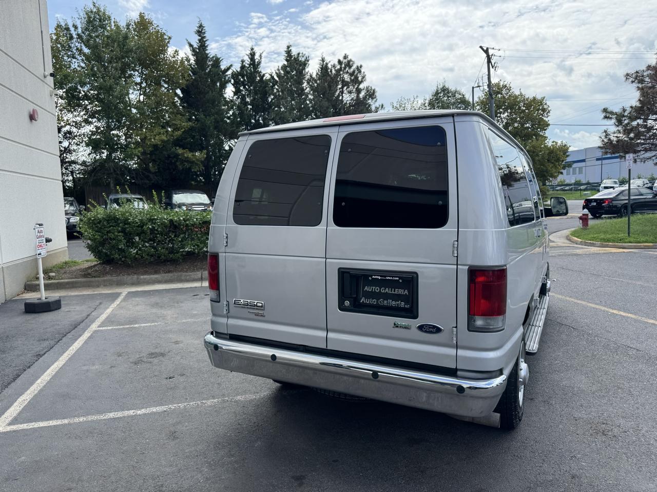 Ford Econoline E-350 XL Super Duty 2013