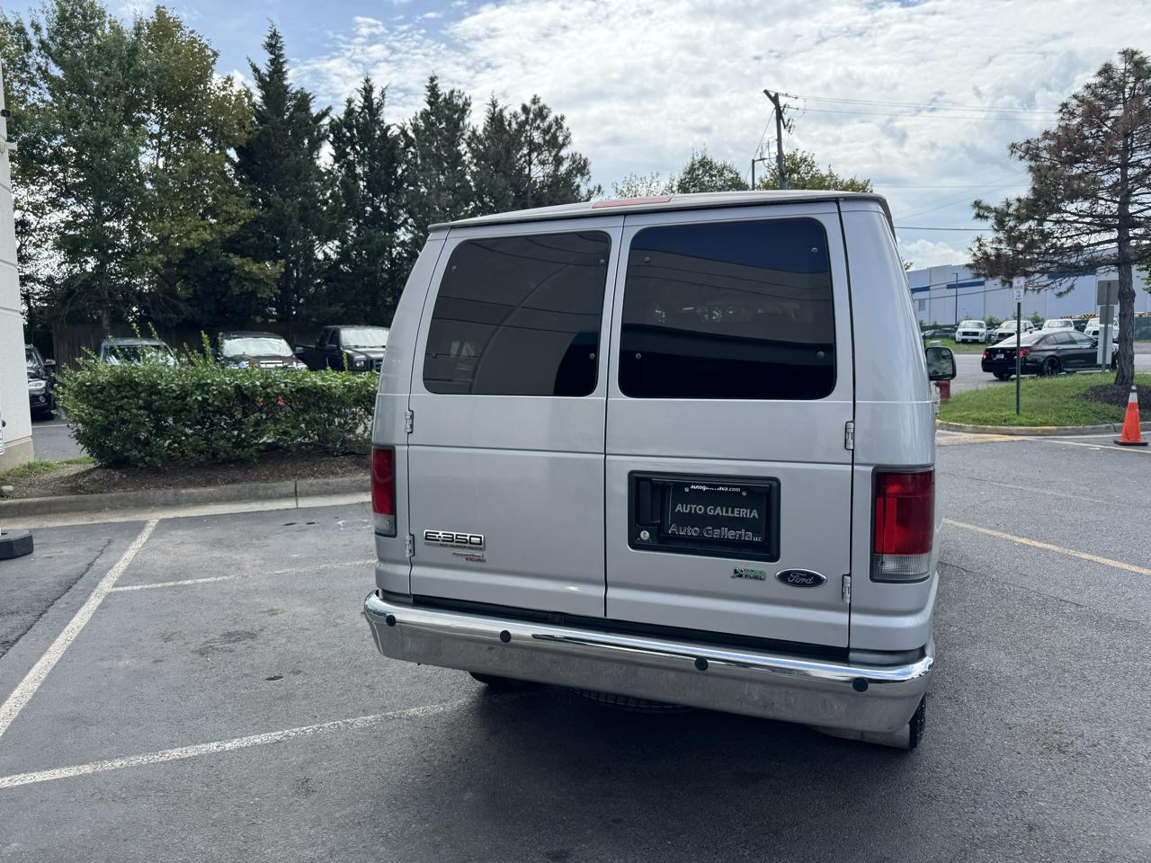 Ford Econoline E-350 XL Super Duty 2013