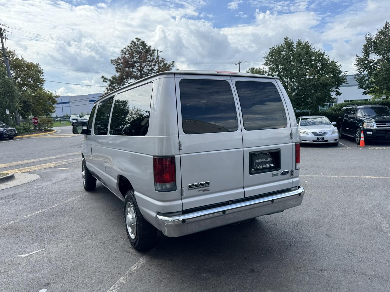 Ford Econoline E-350 XL Super Duty 2013