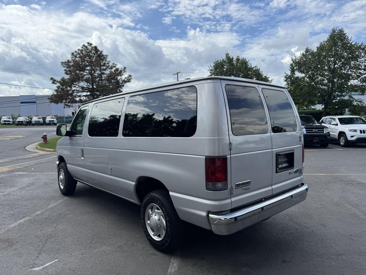 Ford Econoline E-350 XL Super Duty 2013