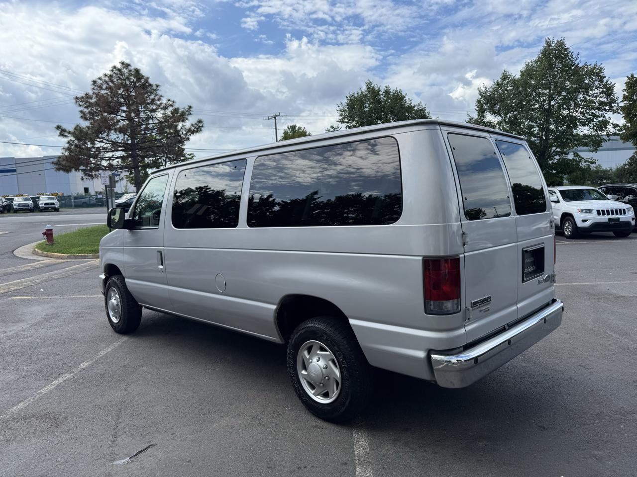 Ford Econoline E-350 XL Super Duty 2013