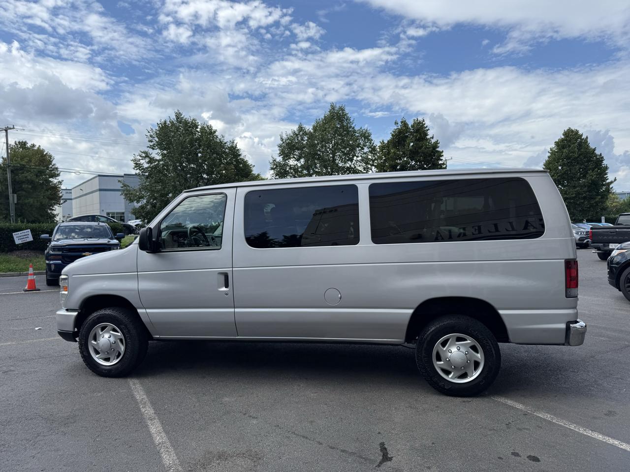 Ford Econoline E-350 XL Super Duty 2013
