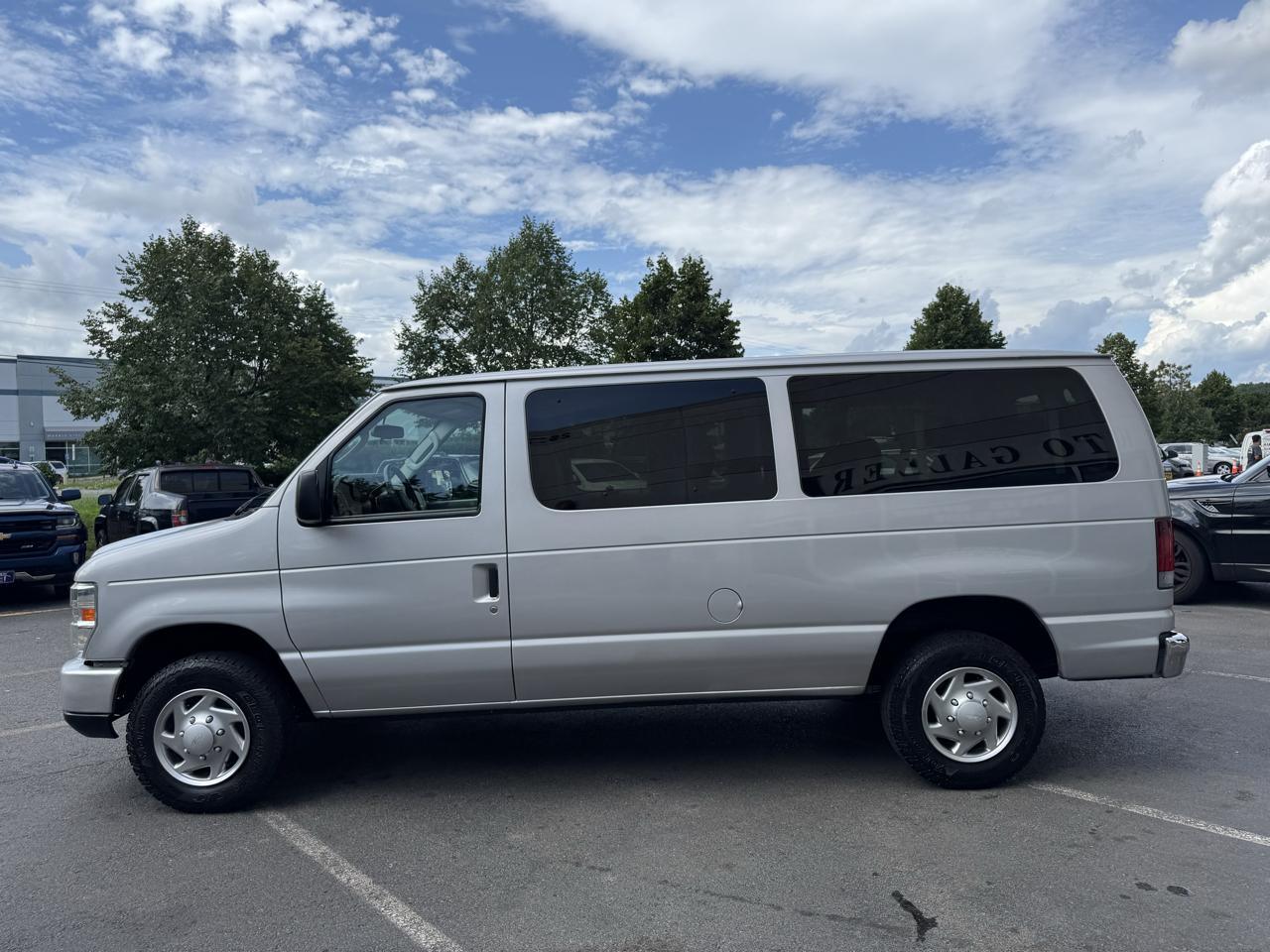 Ford Econoline E-350 XL Super Duty 2013