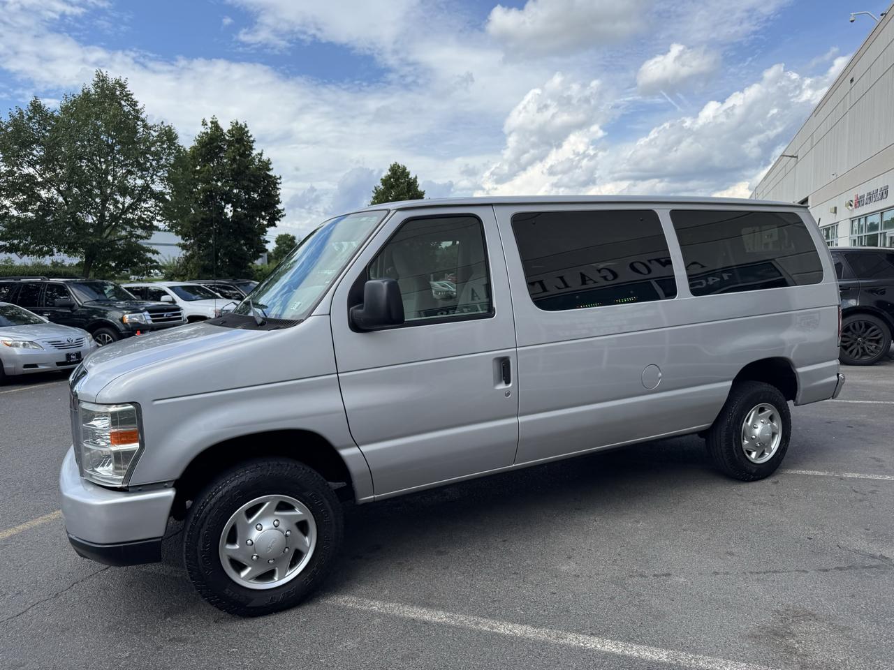 Ford Econoline E-350 XL Super Duty 2013