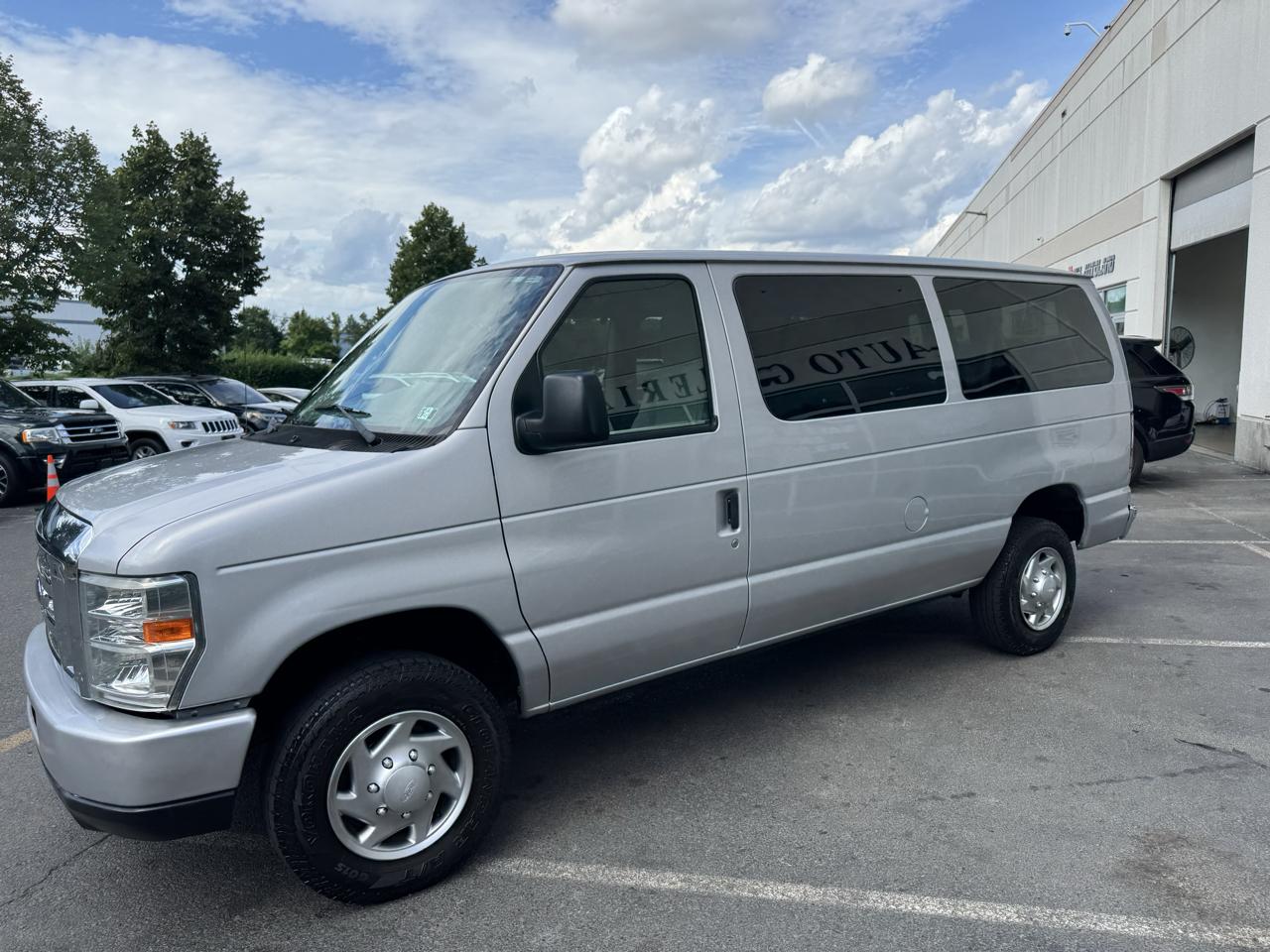Ford Econoline E-350 XL Super Duty 2013