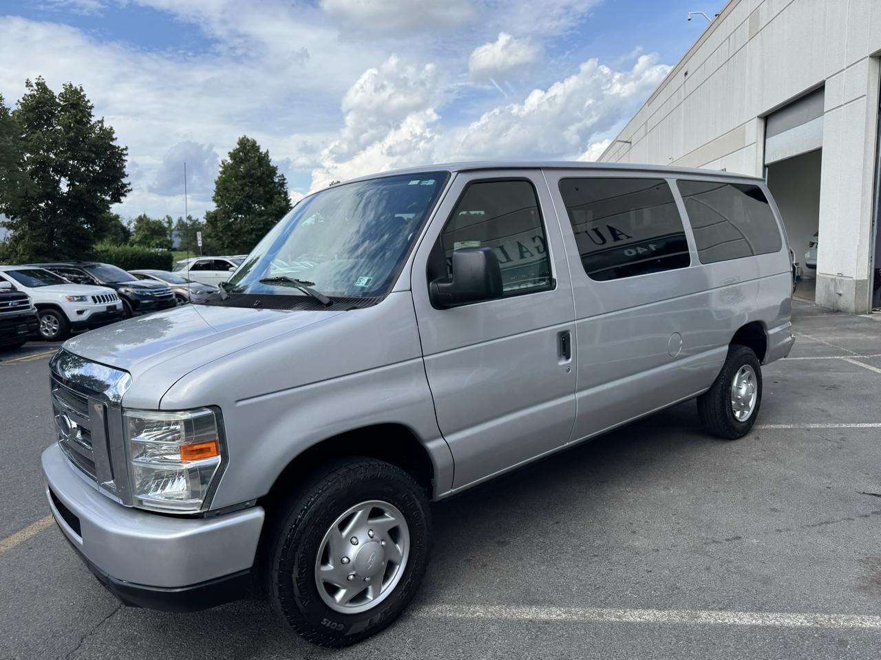 Ford Econoline E-350 XL Super Duty 2013