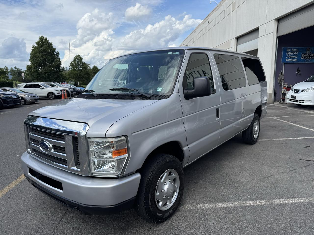 Ford Econoline E-350 XL Super Duty 2013