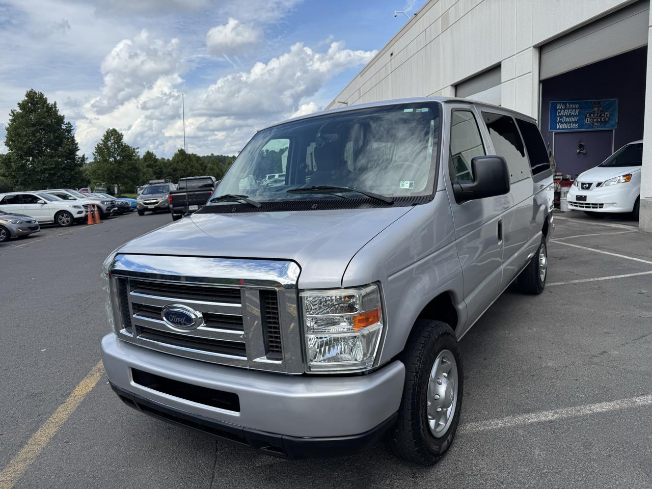 Ford Econoline E-350 XL Super Duty 2013