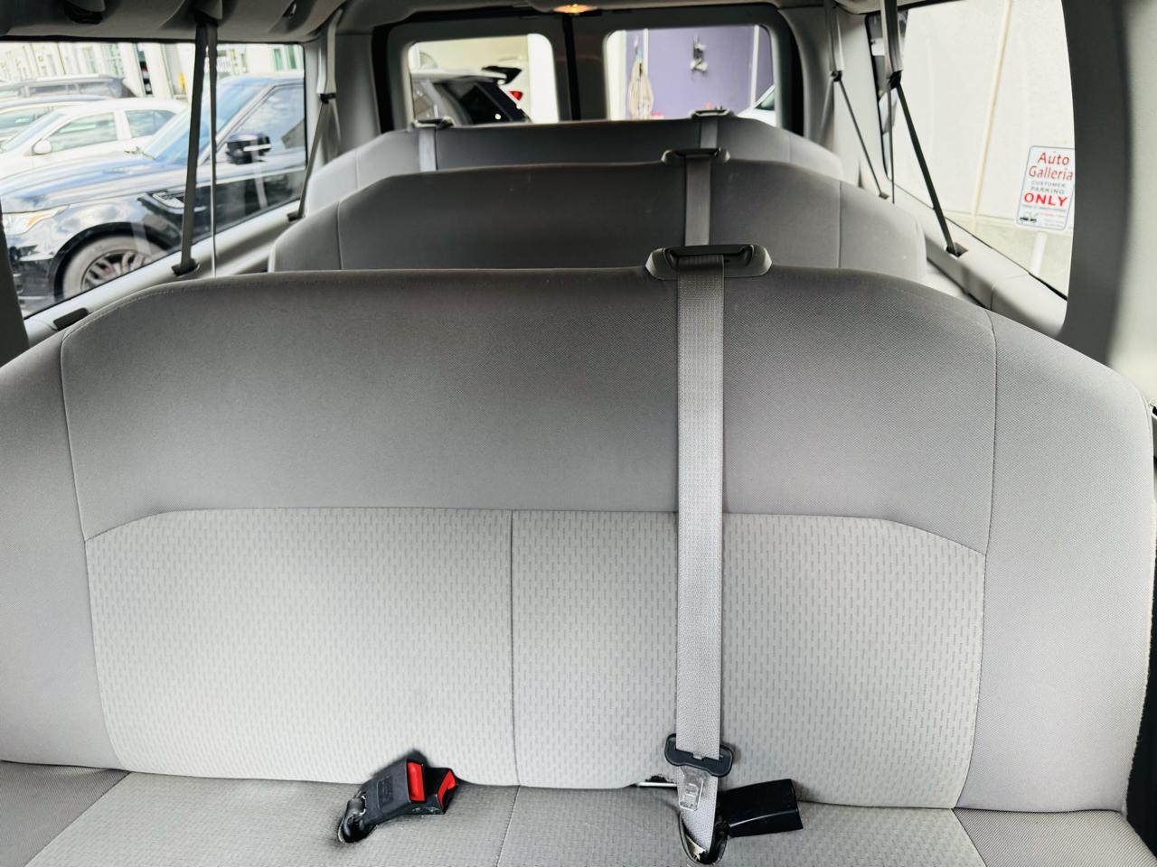 Ford Econoline E-350 XL Super Duty 2013