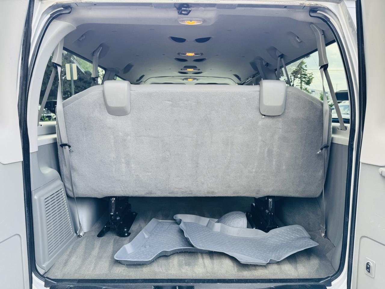 Ford Econoline E-350 XL Super Duty 2013