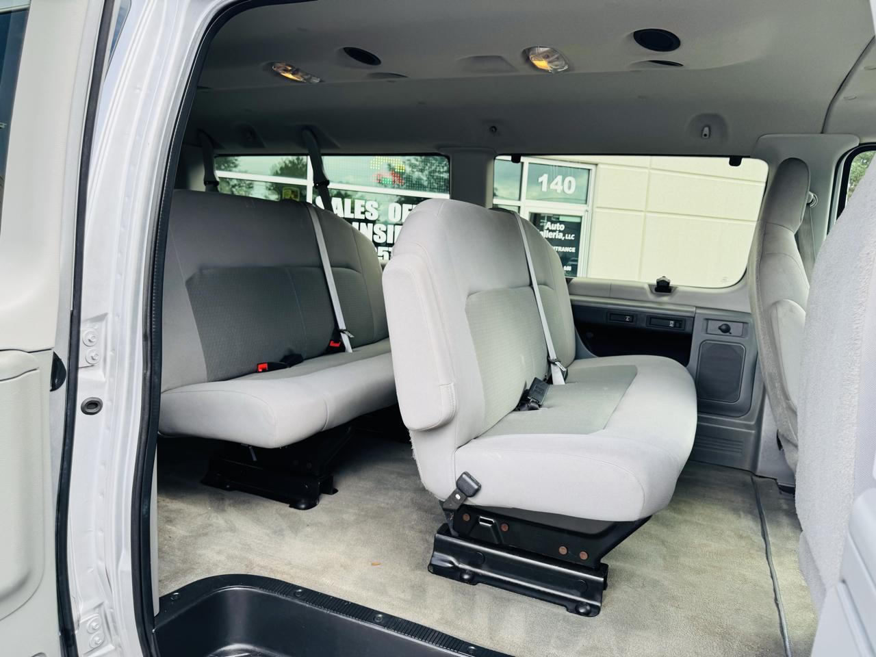 Ford Econoline E-350 XL Super Duty 2013
