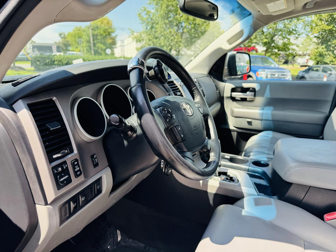 Toyota Sequoia Limited 4WD 2012