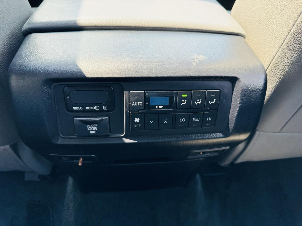 Toyota Sequoia Limited 4WD 2012