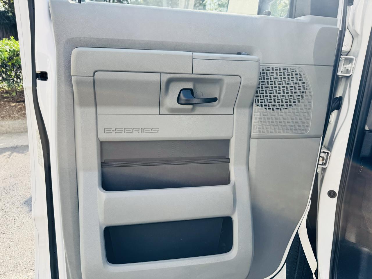 Ford Econoline E-250 2012