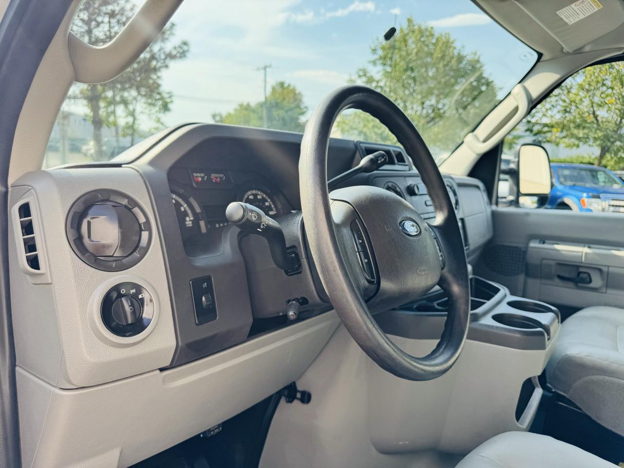 Ford Econoline E-250 2012
