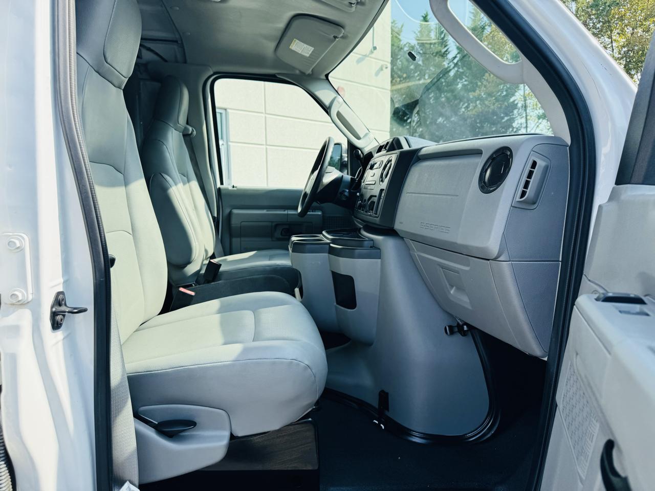 Ford Econoline E-250 2012
