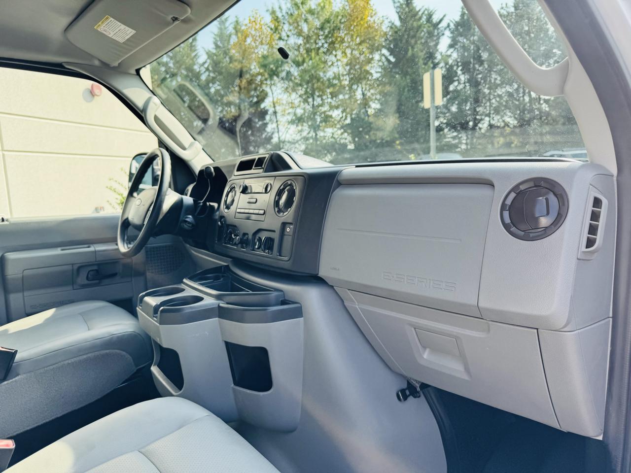 Ford Econoline E-250 2012