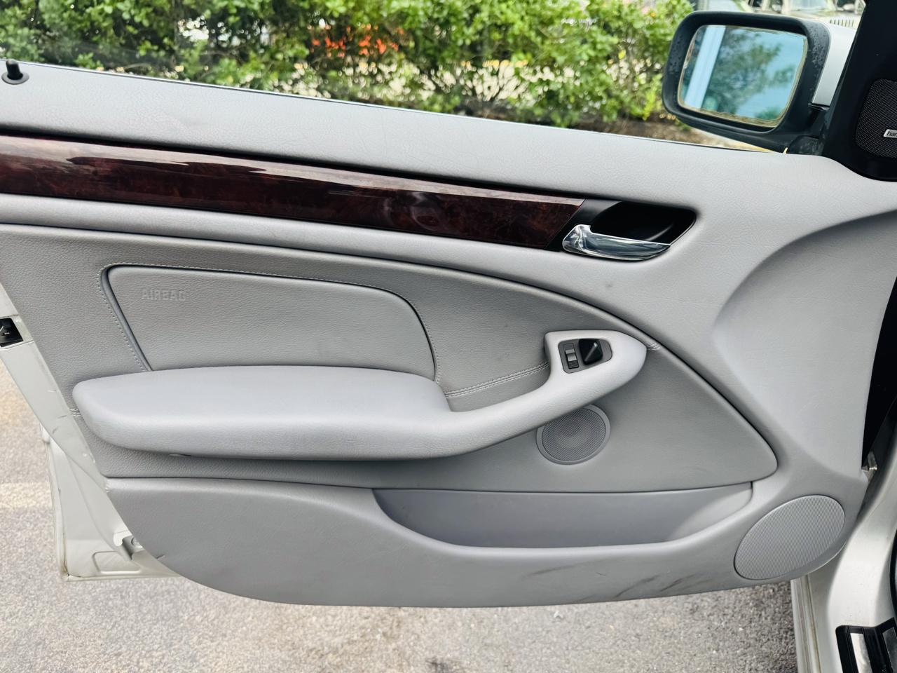 BMW 3-Series 330xi Sedan 2005