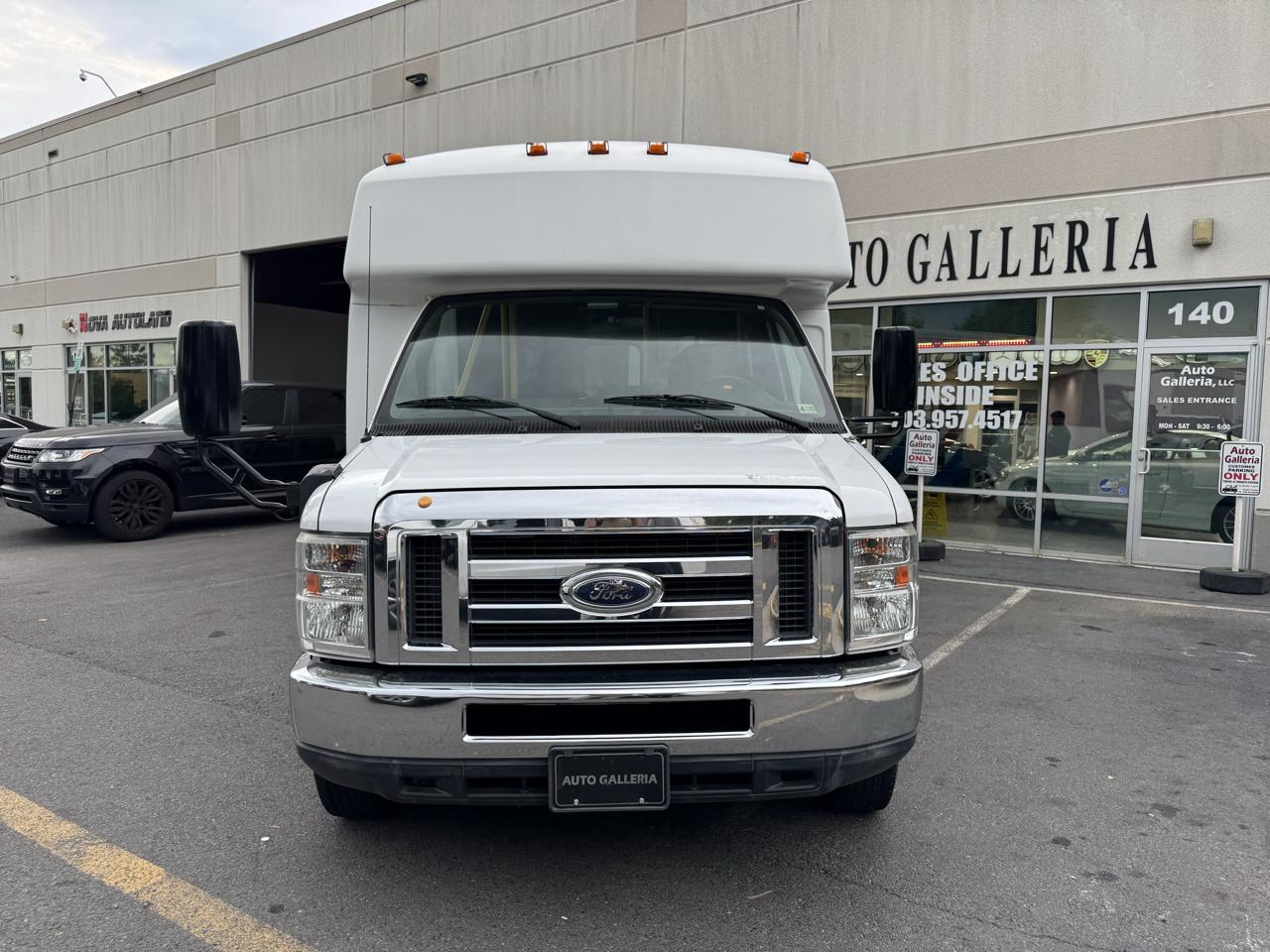 Ford Econoline E-350 Chateau Super Duty 2012