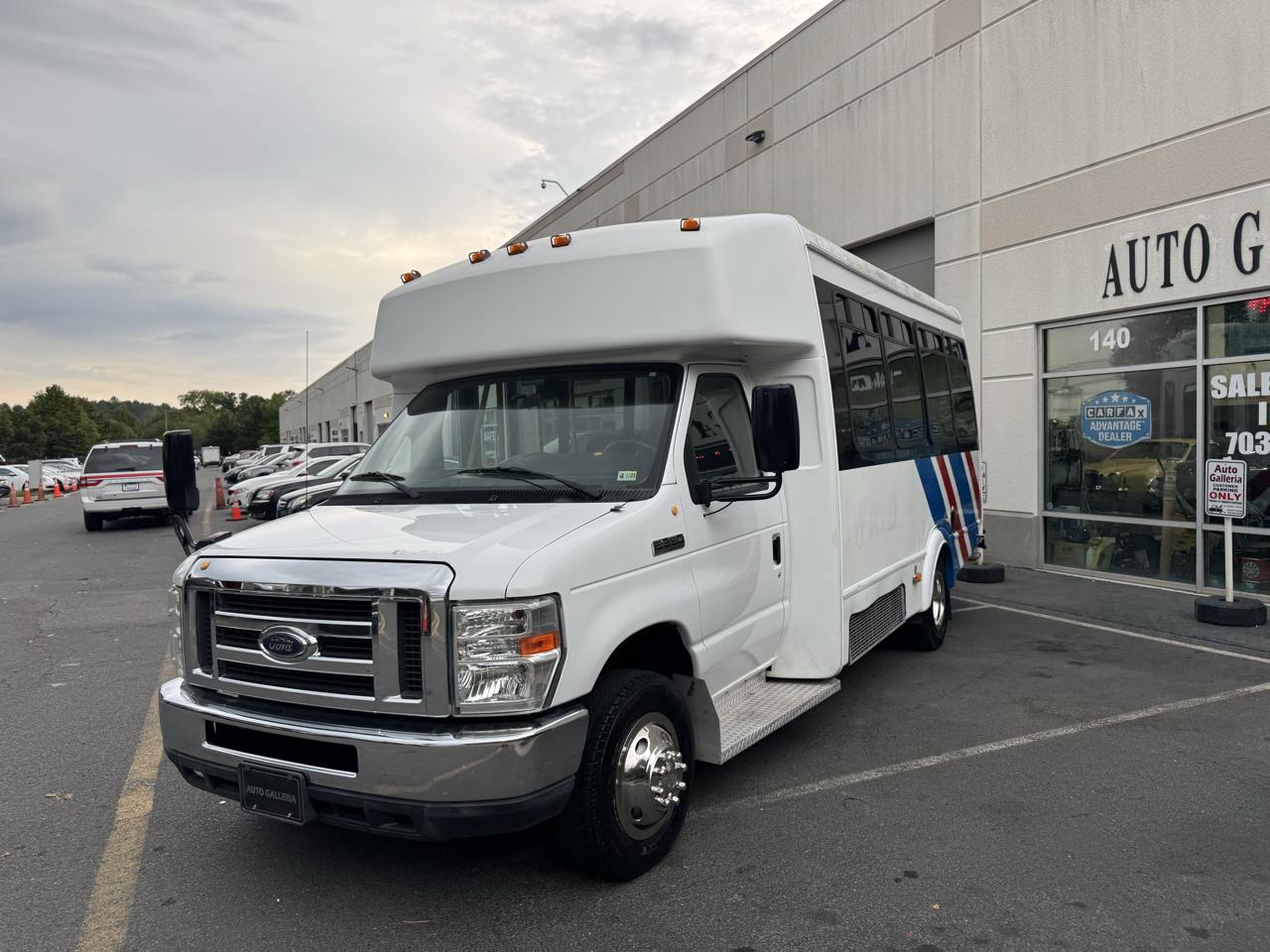 Ford Econoline E-350 Chateau Super Duty 2012