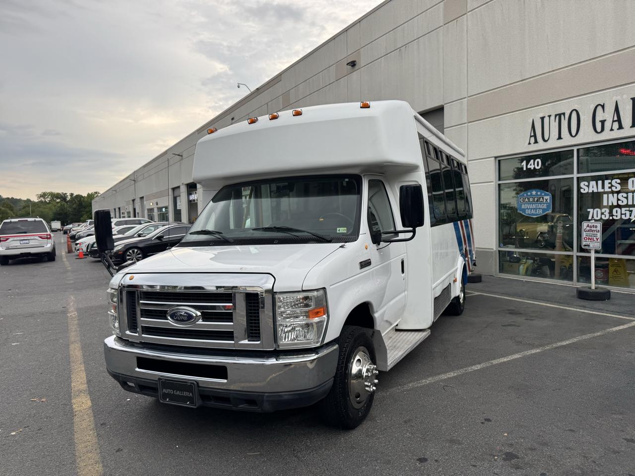 Ford Econoline E-350 Chateau Super Duty 2012