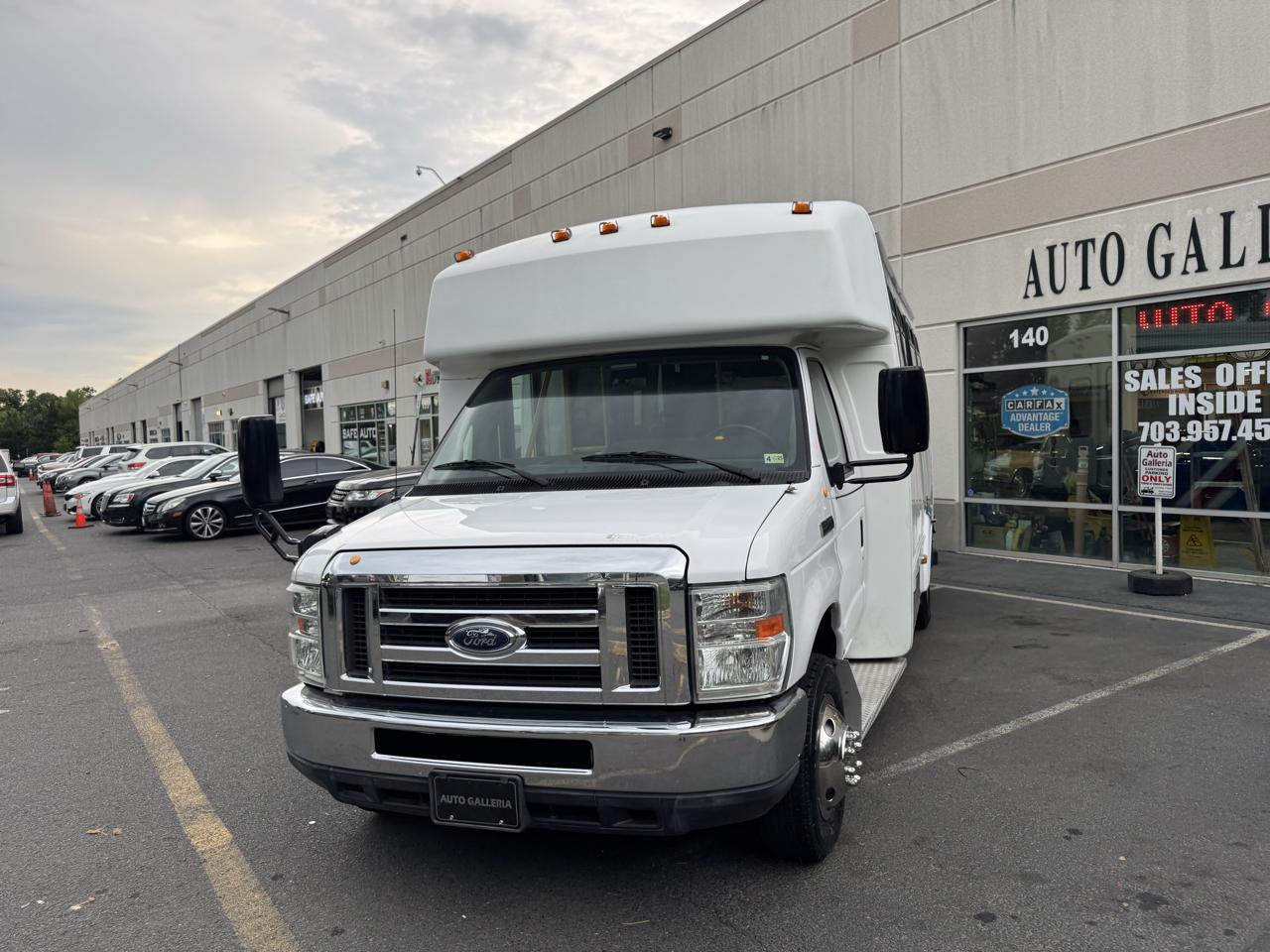 Ford Econoline E-350 Chateau Super Duty 2012