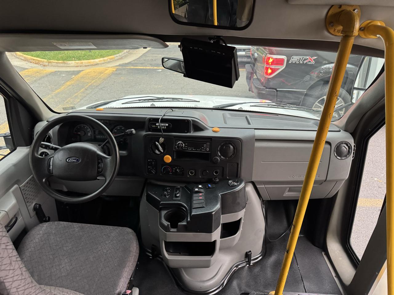 Ford Econoline E-350 Chateau Super Duty 2012