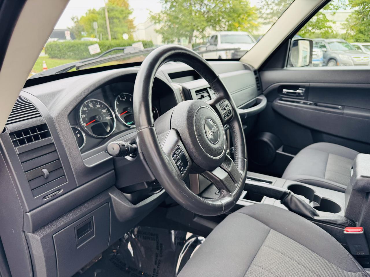 Jeep Liberty Sport 4WD 2012