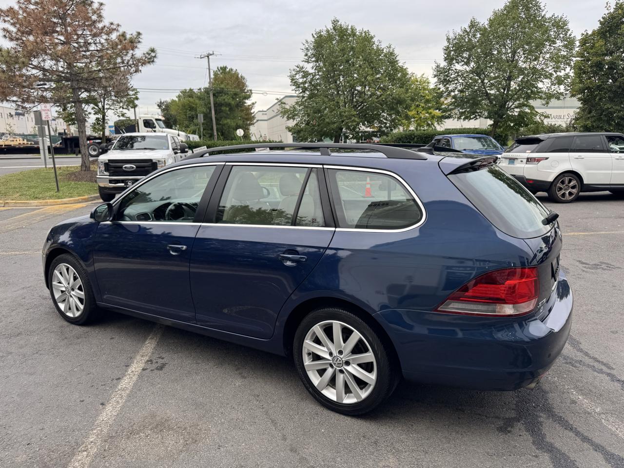 Volkswagen Jetta SportWagen 2.5L SE PZEV 2014