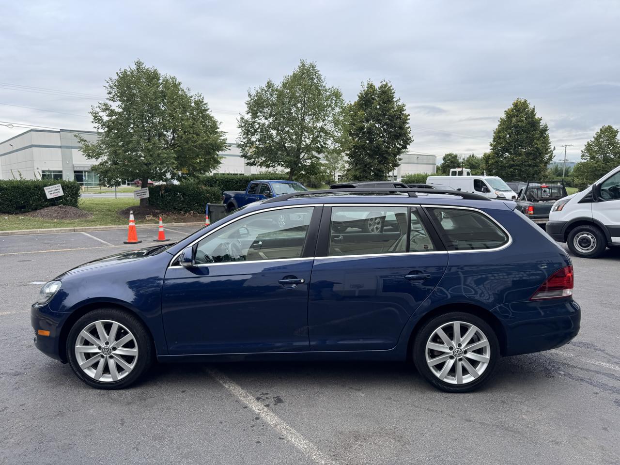 Volkswagen Jetta SportWagen 2.5L SE PZEV 2014