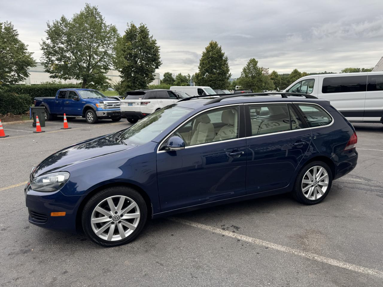Volkswagen Jetta SportWagen 2.5L SE PZEV 2014