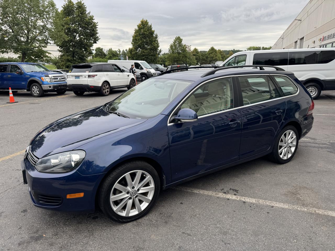 Volkswagen Jetta SportWagen 2.5L SE PZEV 2014