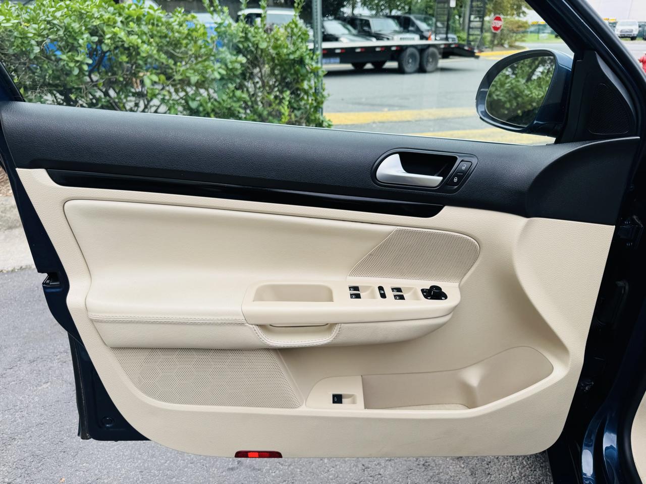 Volkswagen Jetta SportWagen 2.5L SE PZEV 2014