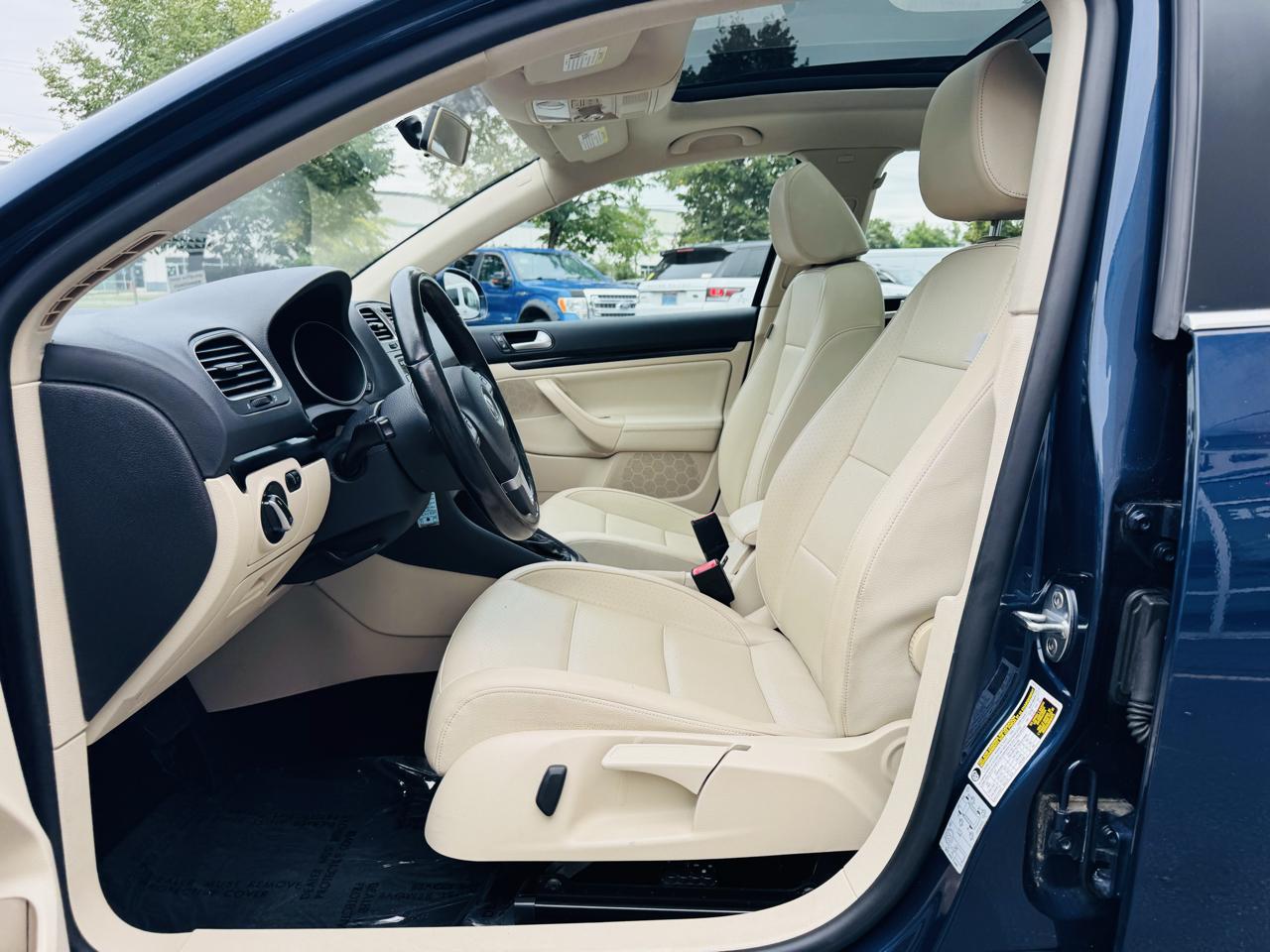 Volkswagen Jetta SportWagen 2.5L SE PZEV 2014