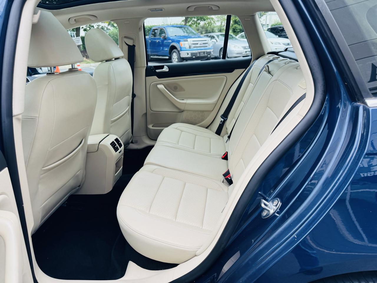 Volkswagen Jetta SportWagen 2.5L SE PZEV 2014