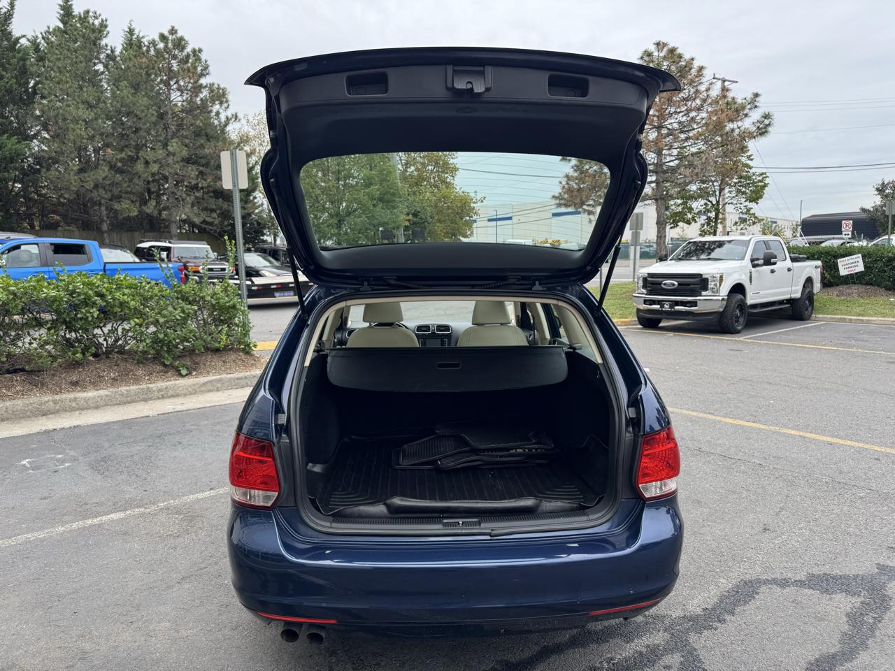 Volkswagen Jetta SportWagen 2.5L SE PZEV 2014