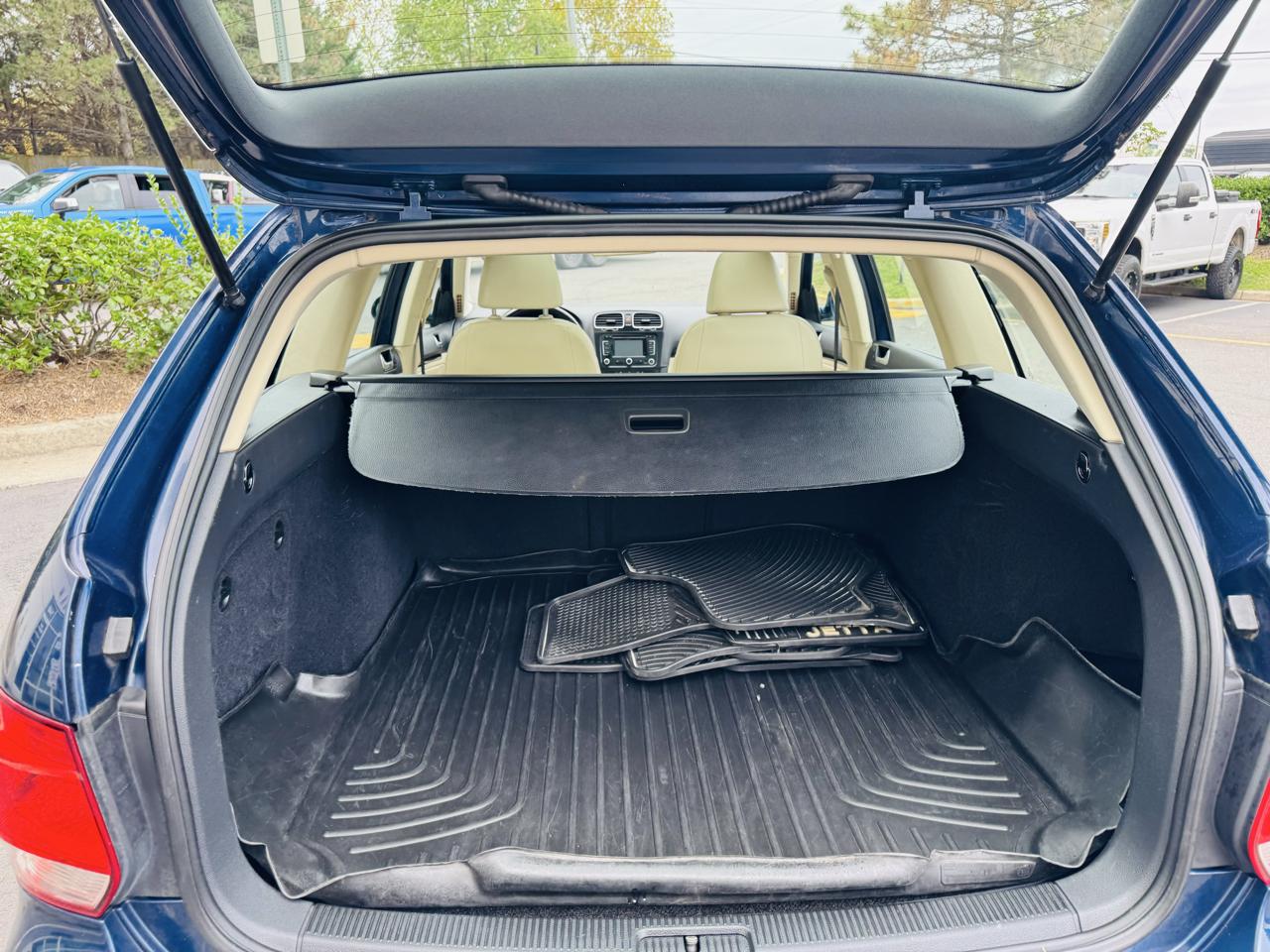 Volkswagen Jetta SportWagen 2.5L SE PZEV 2014