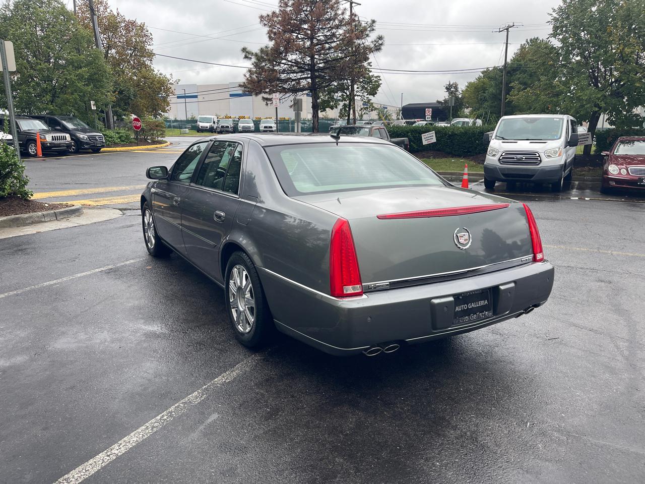 Cadillac DTS Sedan 2007